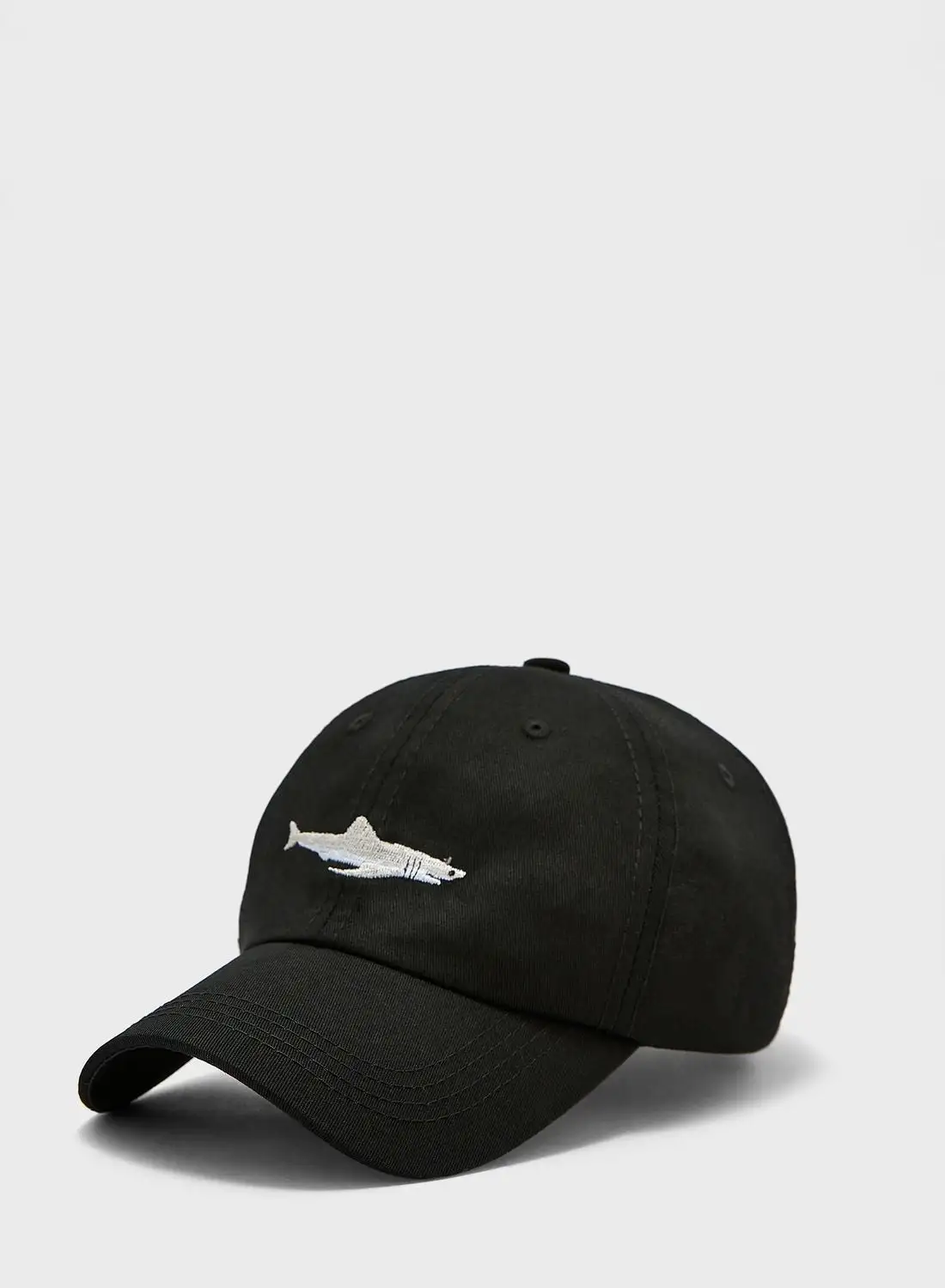 قبعة الذروة ذات منحنى القرش السبعين