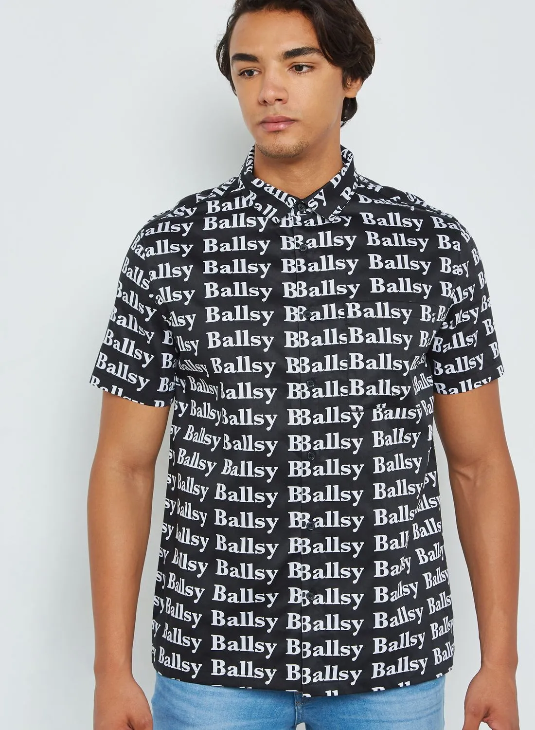قميص FOREVER 21 Ballsy AOP ذو قصة عادية