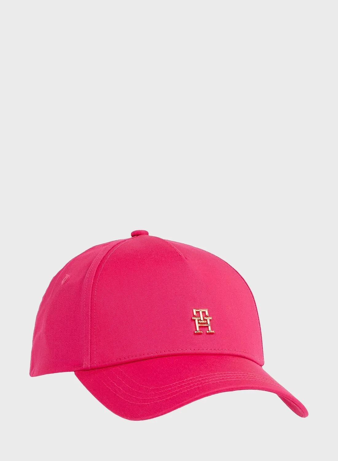 قبعة تومي هيلفيغر ذات الشعار المعاصر
