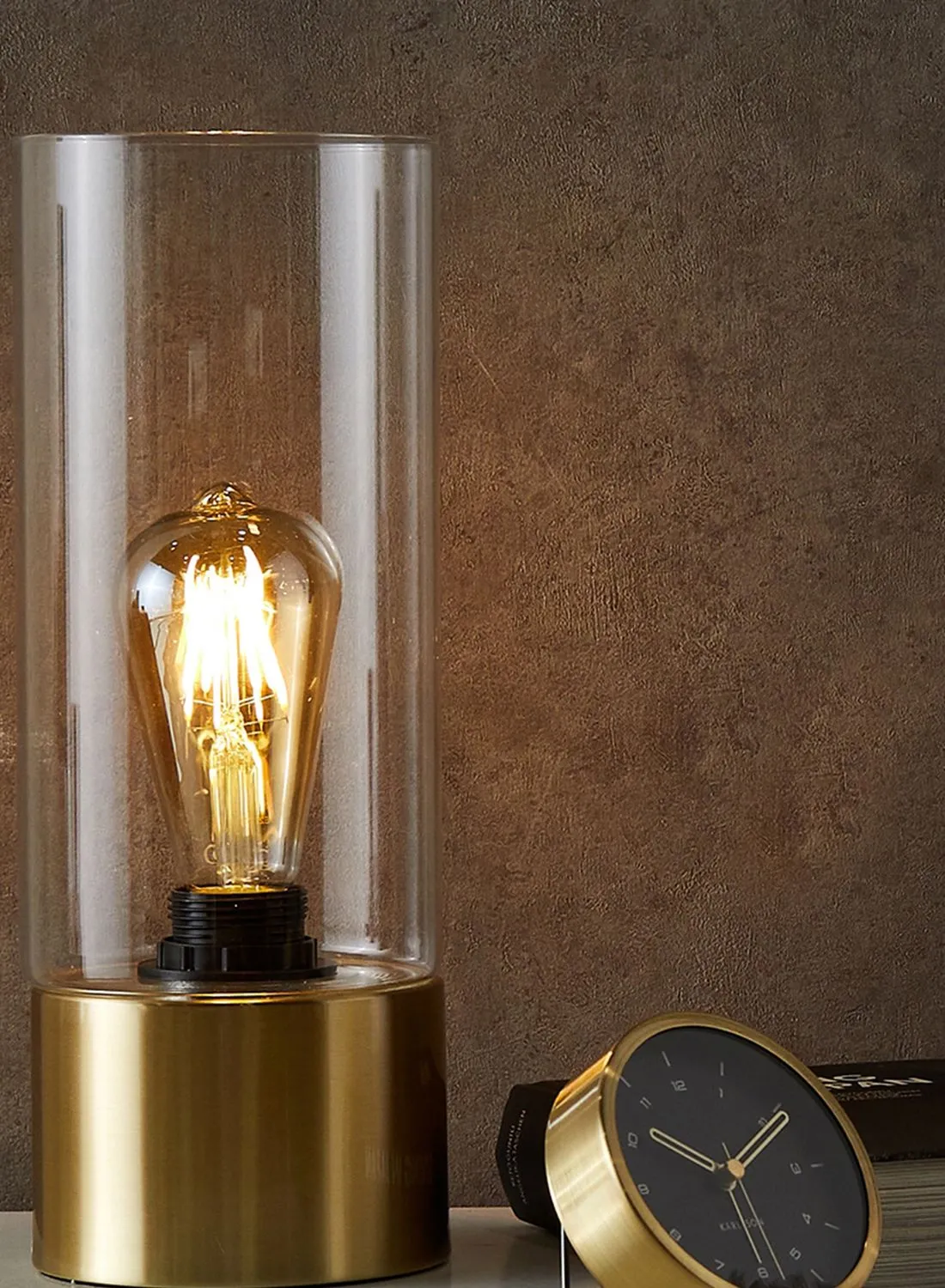 مصباح طاولة بقاعدة مطلية بالذهب من Leitmotiv Lax