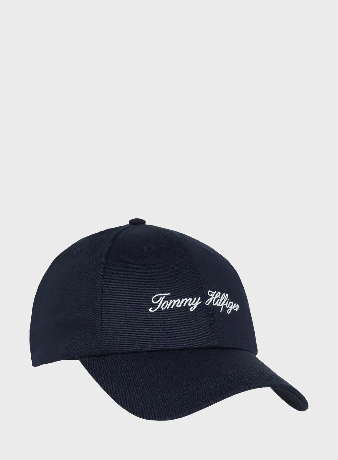 قبعة تومي هيلفيغر ذات قمة منحنية ملتوية