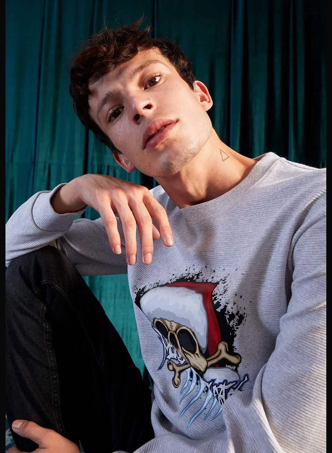 DeFacto Regular Fit Long Sleeve Skull Print Sweatshirt