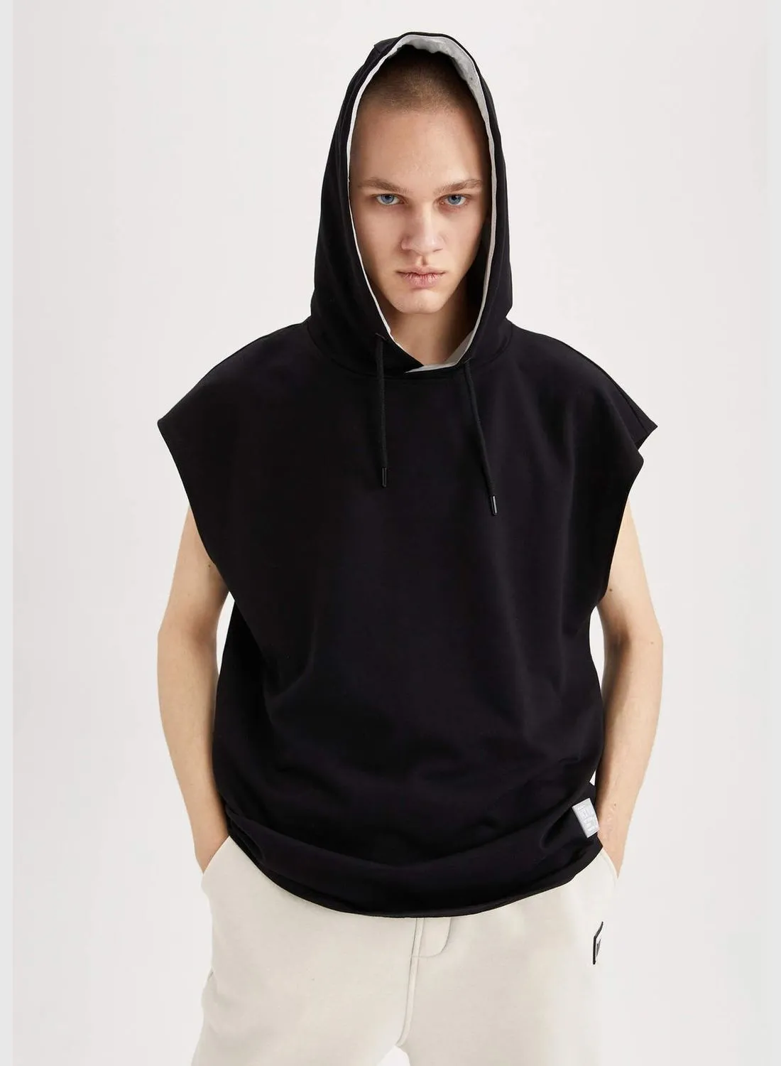 DeFacto Man Oversize Fit Hooded Sleeveless Knitted Vest