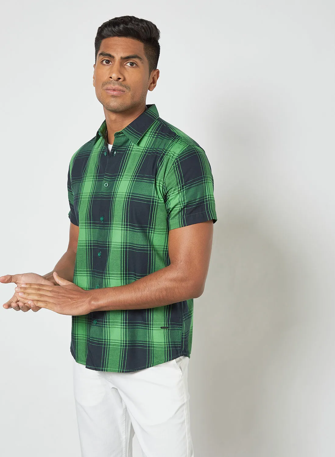 ABOF قميص كاجوال بنمط مربعات بأكمام قصيرة لون أخضر داكن / أخضر عشبي