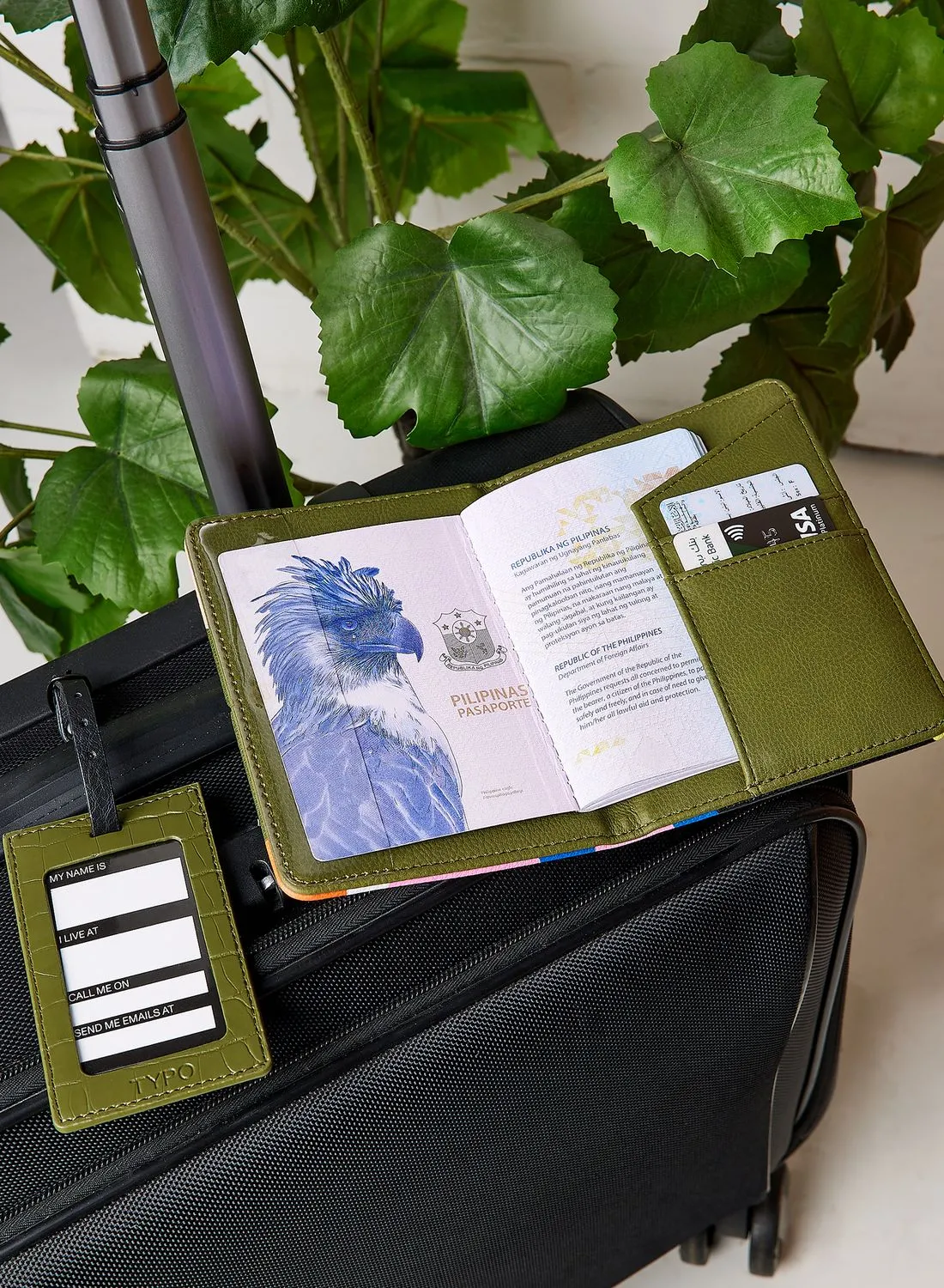 مجموعة حامل جواز السفر وبطاقة الأمتعة من Typo Off The Grid