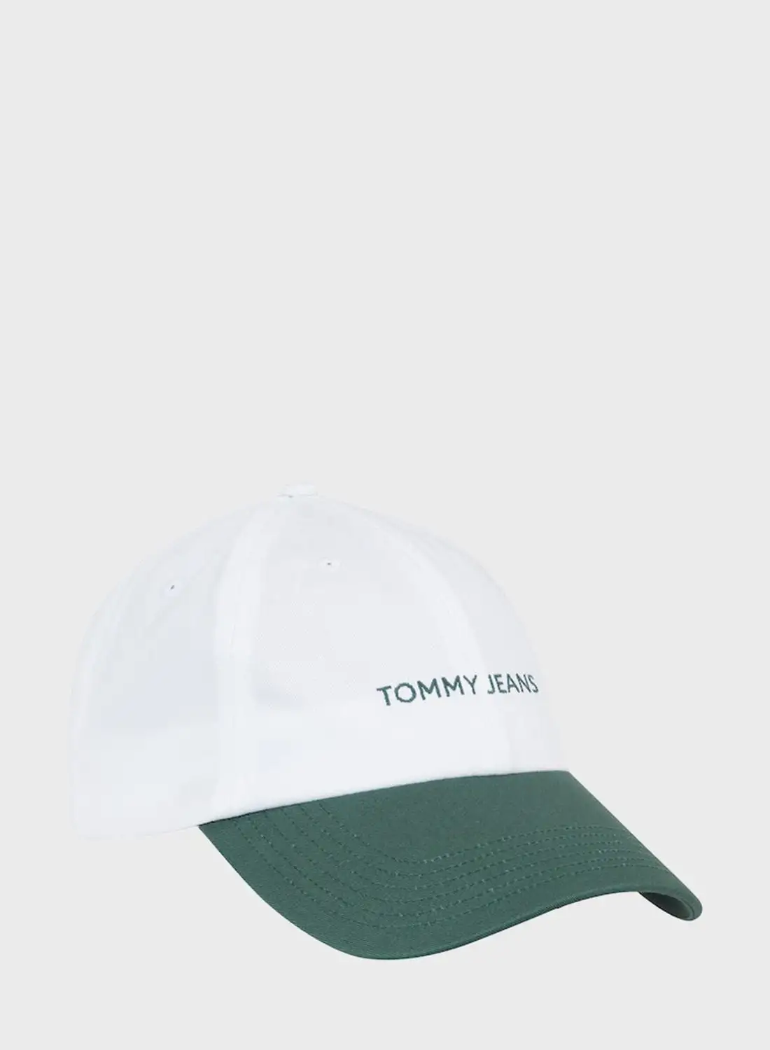 قبعة الذروة المنحنية بشعار تومي هيلفيغر