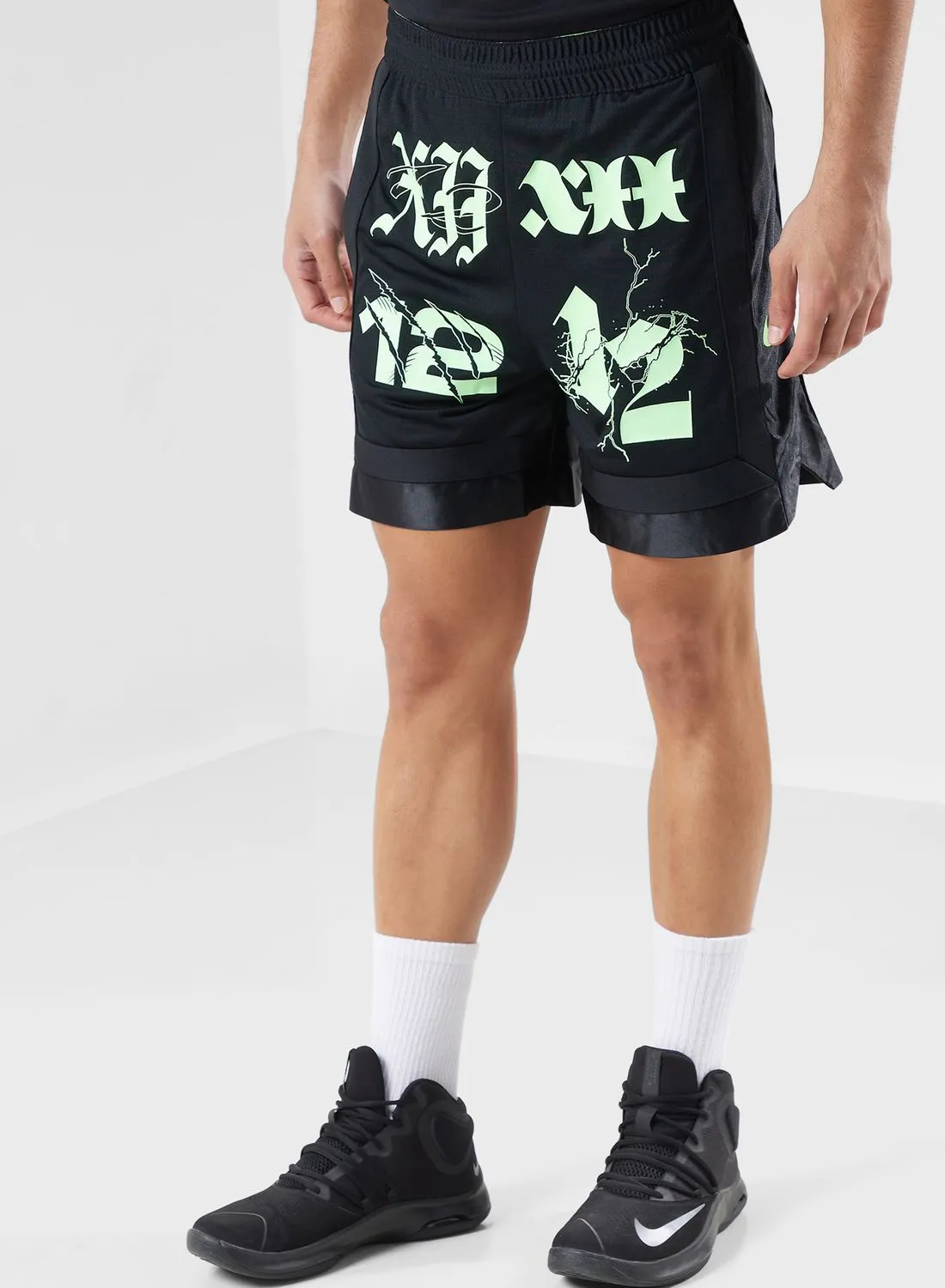 Nike 6Ln Dri-Fit Dna Shorts