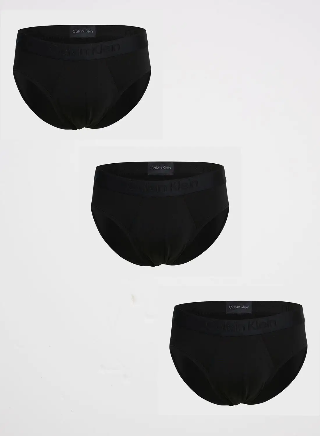 كالفن كلاين: 3 قطع من السراويل الداخلية ذات الشعار