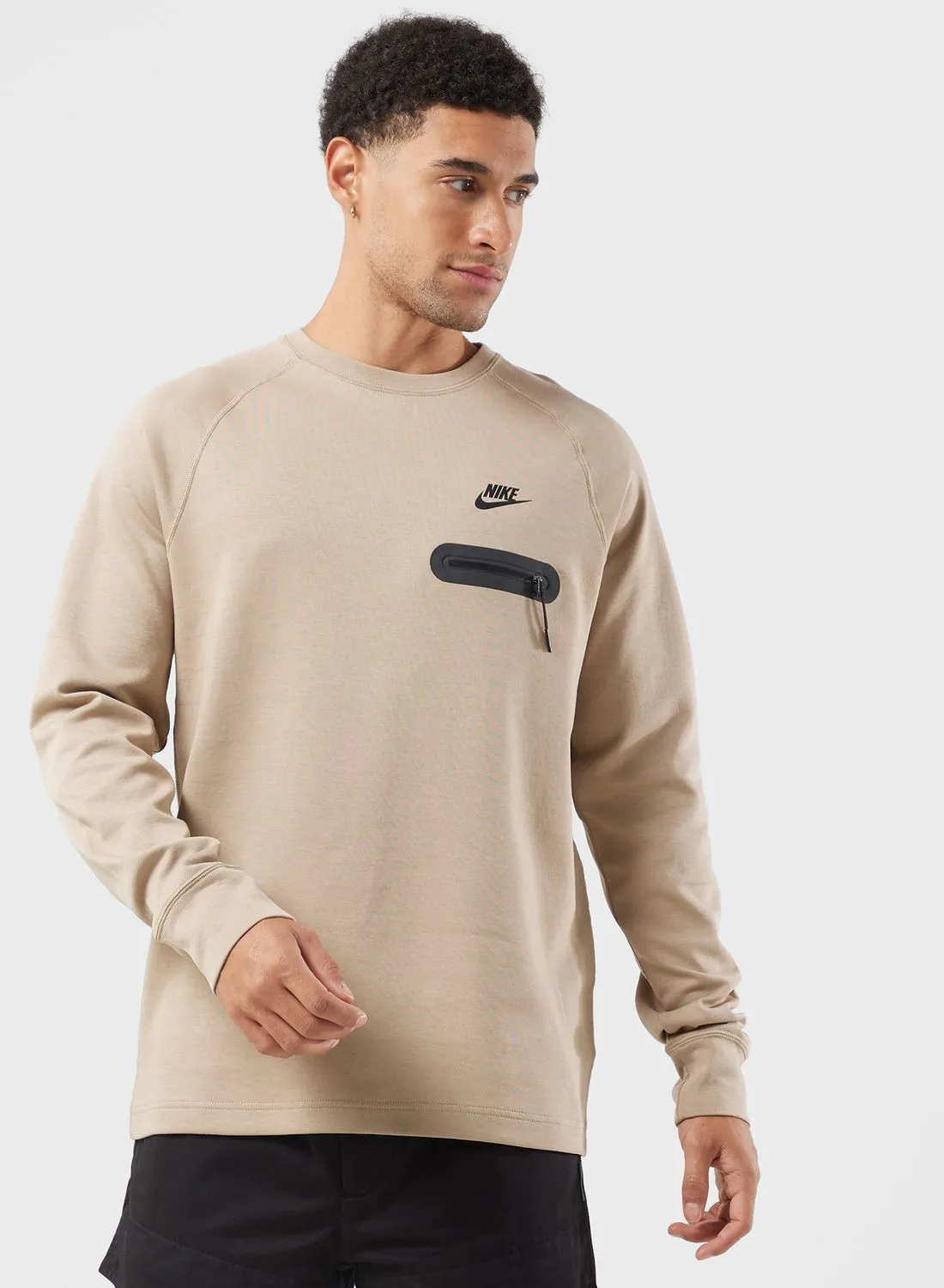 Nike Essential Tech Sweatshirt