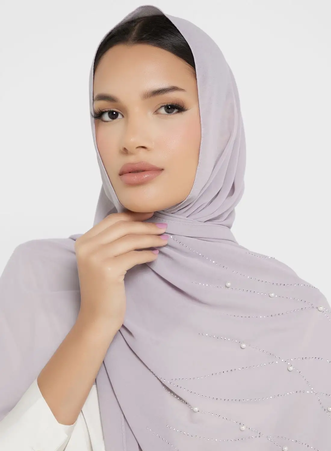 وشاح حجاب طويل مزين باللؤلؤ من خيزانا