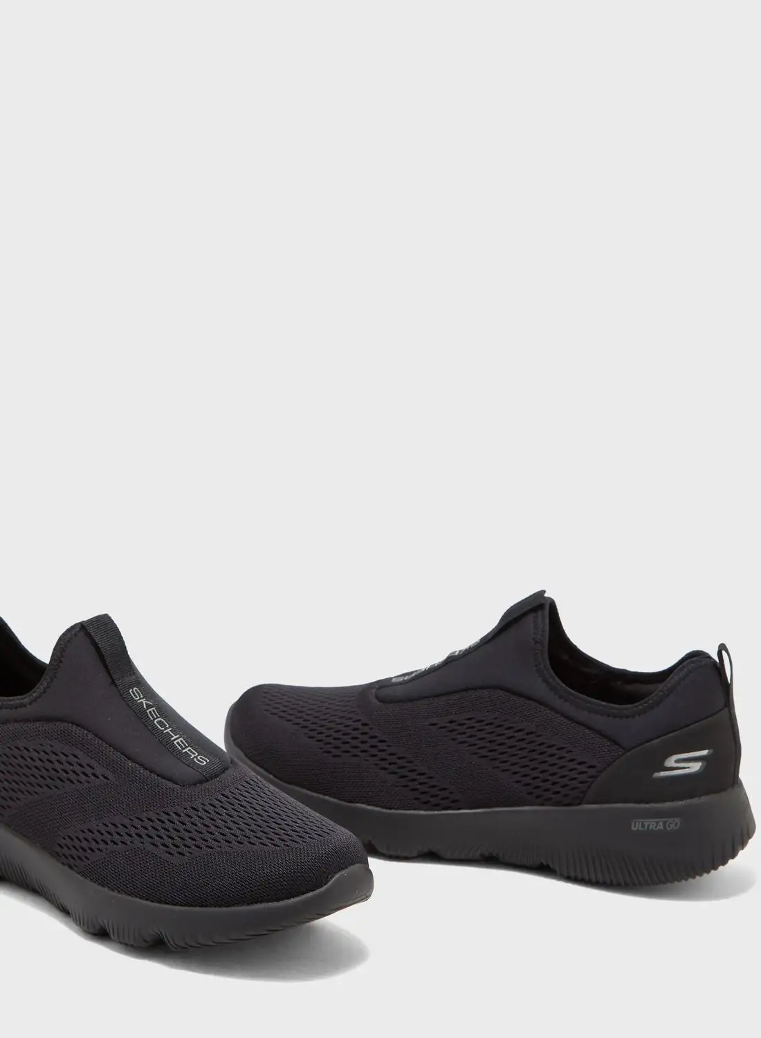 حذاء سكيتشرز فوكس سهل الارتداء باللون الأسود