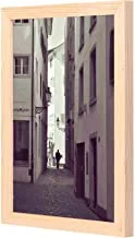 لووا لوحة فنية جدارية لرجل يمشي في شارع زقاق مع مقلاة خشبية مؤطرة جاهزة للتعليق للمنزل ، غرفة النوم ، غرفة المعيشة والمكتب ، ديكور المنزل مصنوع يدويًا ، لون خشبي 23 × 33 سم من LOWHA