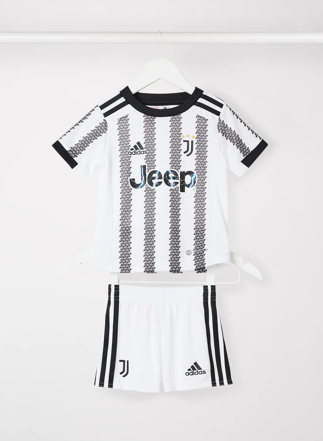 طقم تي شيرت وشورت Juventus للأولاد من adidas