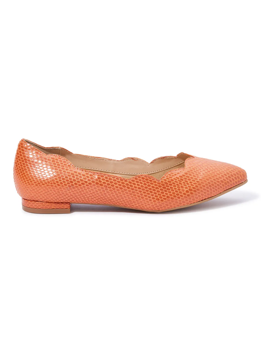 حذاء باليرينا بتفاصيل منقوشة لون مرجاني