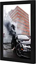 LOWHA صورة لرجل متكئ على لوحة جدارية سيارة سوداء بإطار خشبي لون أسود 23x33 سم من LOWHA